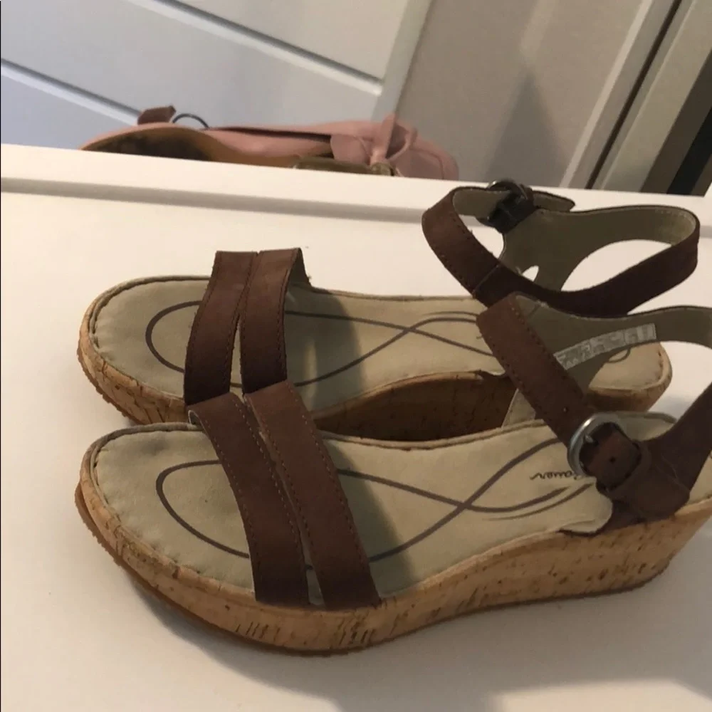 Eddie Bauer Platform sandals